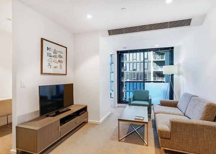 Your Own Oasis - Quiet One Bedroom Apt Near Crown